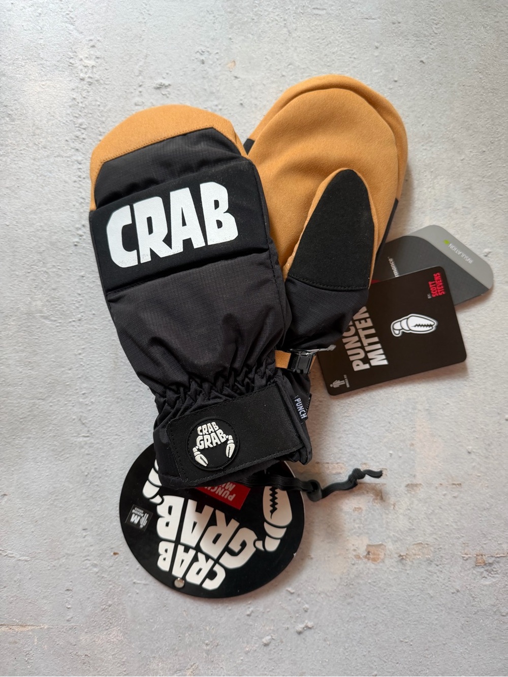 Crab Grab Unisex Black and Tan Punch Mittens